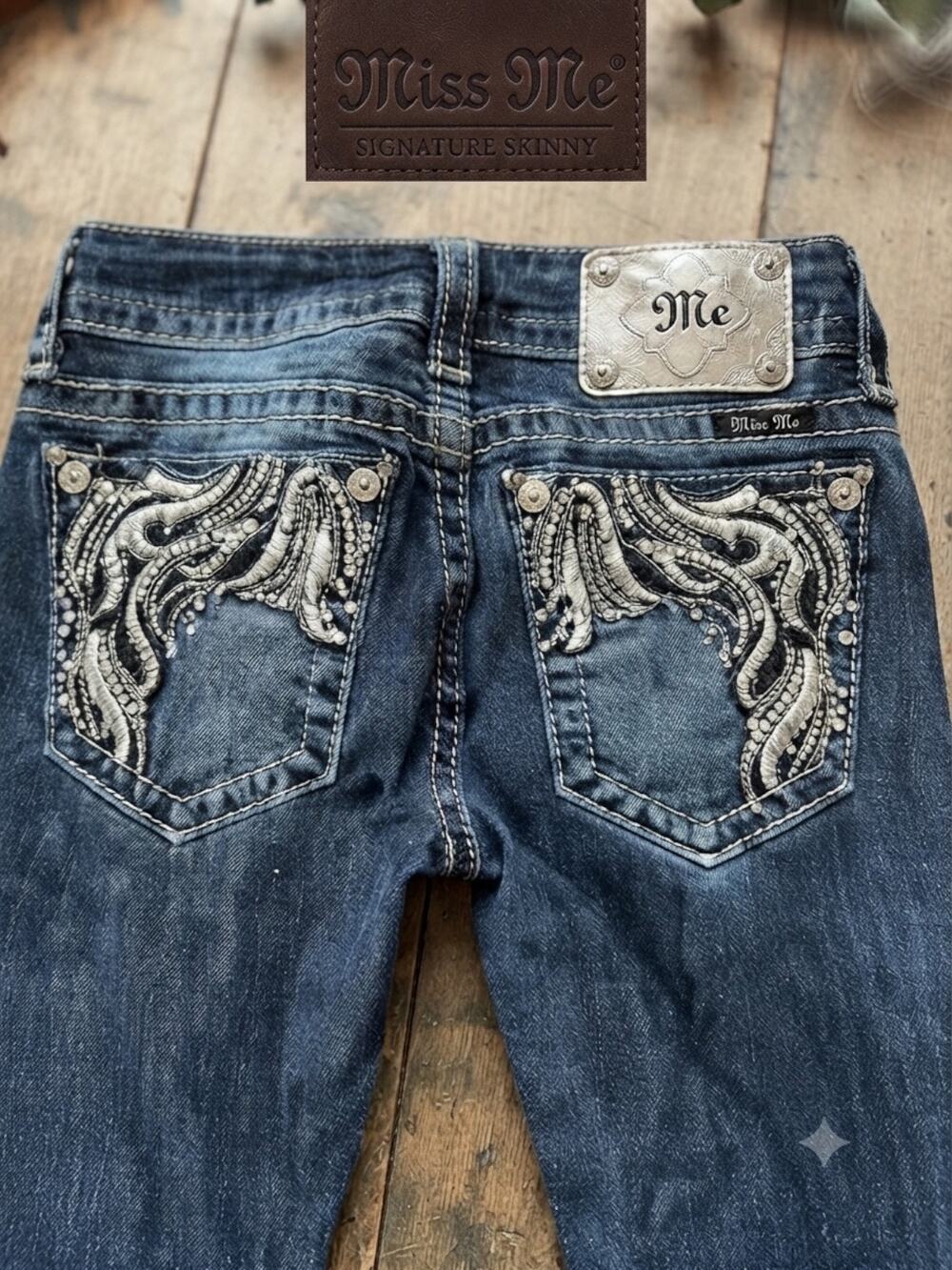 Miss Me Signature Skinny Jeans - Size 26